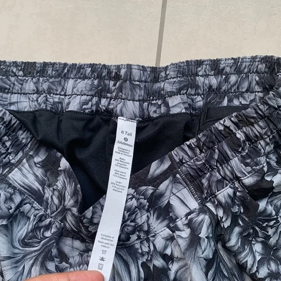 LULULEMON Hotty Hot Shorts Night Garden Ice Grey Black Gray Floral 8 - Picture 7 of 8